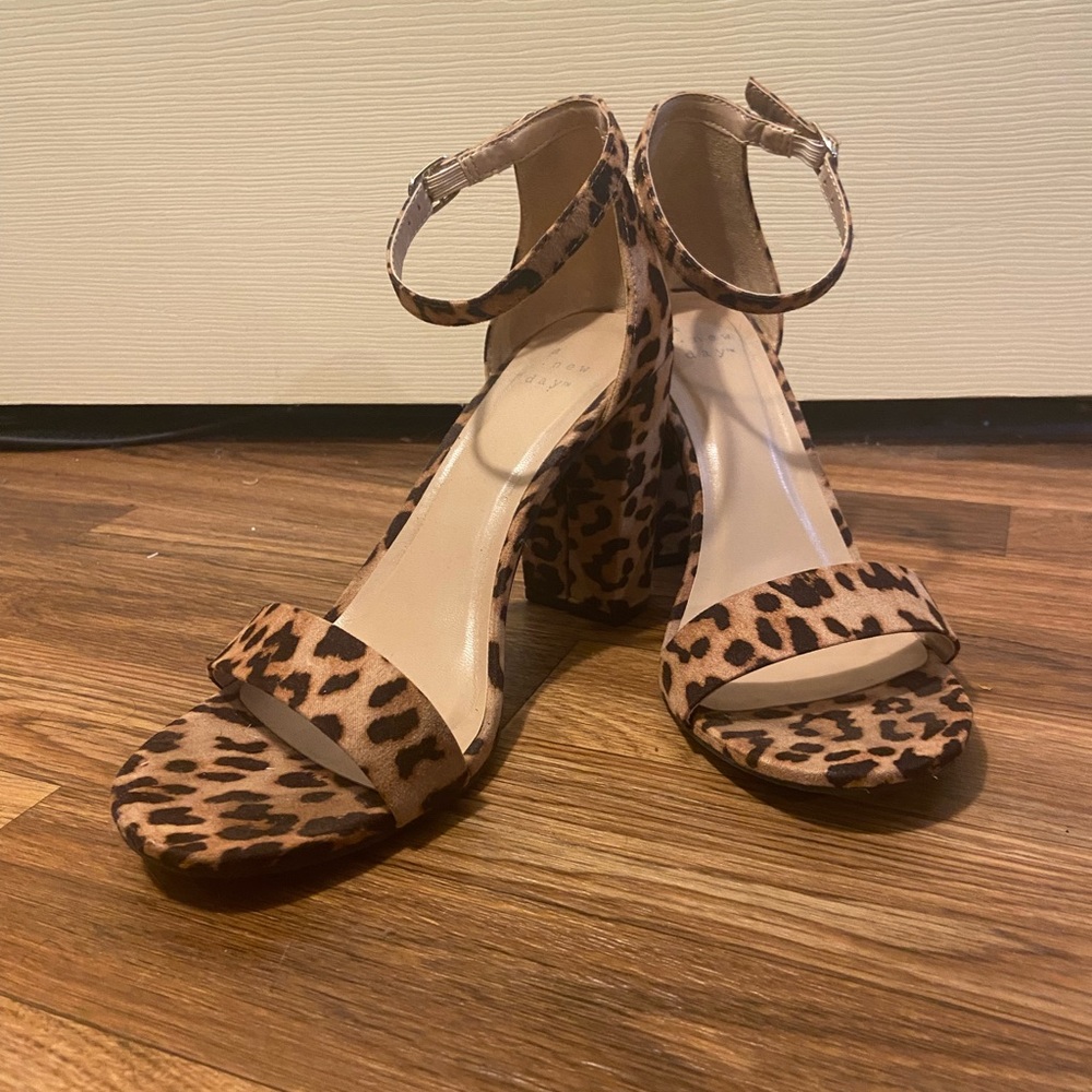 Size 8 A new day cheetah heels